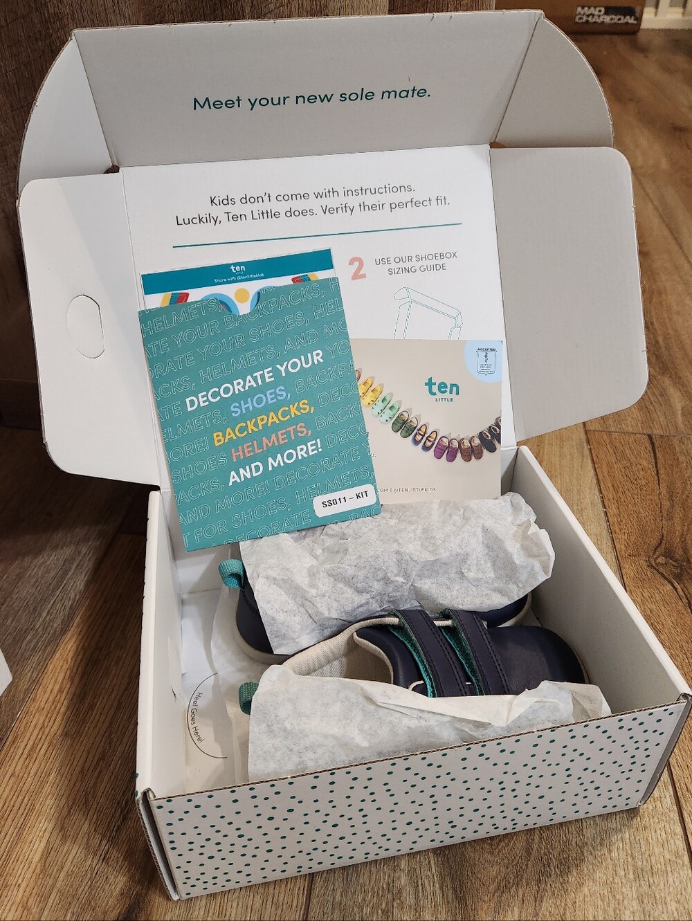Ten Little Sneakers With Box & Stickers - Picture 9 of 13